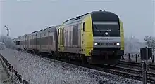 ER20 zieht den Marschbahn-Express der Nord-Ostsee-Bahn von Bahnhof Westerland (Sylt) nach Bahnhof Hamburg-Altona