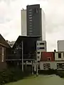 Hochhaus, in dem sich der größte Teil des Museums befindet