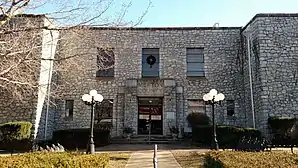 Newton County Courthouse in Jasper (2019). Das 1939 mit Fördermitteln der Works Progress Administration (Behörde für Arbeitsbeschaffung) erbaute Courthouse ist seit Dezember 1994 im NRHP eingetragen.