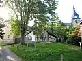 Kirchenensemble in Niedergrunstedt, mit Informationstafel zu Feininger