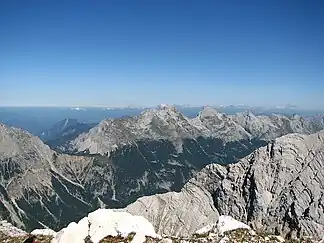 Die Nördliche Karwendelkette östlich des Bäralpls von der Pleisenspitze (Hinterautal-Vomper-Kette)