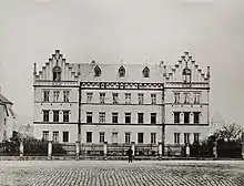 Ehemalige Königliche Bayerische Staatsbank (vormals Heilsbronner Hof), Bankgasse 9. links im Hintergrund ehemalige Franziskanerkirche