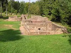 Kastellbad, Blick von SSW mit dem Praefurnium im Vordergrund, links ausbuchtend das Sudatorium