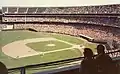 Das Oakland Coliseum während eines Spiels der Oakland Athletics gegen die Texas Rangers im Jahr 1981.