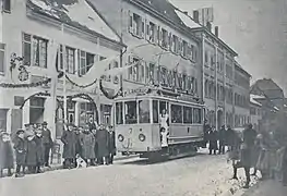 Oberlandbahn am Eröffnungstag in Landau, Königstraße