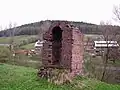 Ruine des Glockenturms am evangelischen Friedhof