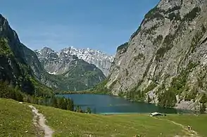 Fischunkelalm am Obersee, im Hintergrund das Watzmannmassiv