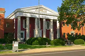 Das Ocean County Courthouse in Toms River, gelistet im NRHP mit der Nr. 83001610