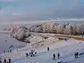 Strandpromenade mit Gabionen im Winter