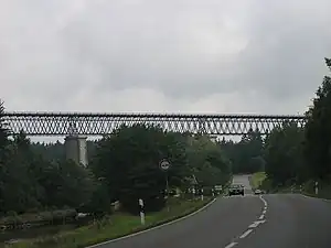 Die Ohebrücke über die Schlossauer Ohe (links) und die Staatsstraße 2135