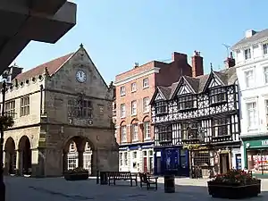 Renovierte Old Market Hall und Marktplatz