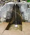 Fontainenstein „Baño de la Ñusta“ in Ollantaytambo, der Spuren eines unbekannten Werkzeugs aufweist