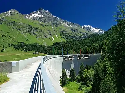 Nordwestansicht des Piz da la Margna, aufgenommen vom Staudamm Orden (Maloja).