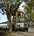 Musikpavillon El Kiosco auf der „Plaza de la Constitución“