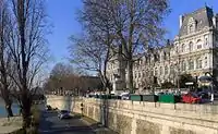 Die Kaimauer am Hôtel de Ville de Paris vom Voie Georges Pompidou