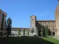 Cortile della Pilotta mit dem Palazzo della Provincia im Hintergrund