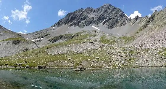 Lai Glims mit Piz Linard oberhalb der Hütte