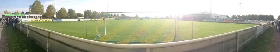 Ein Panoramabild des Sportplatz Langenrohrs