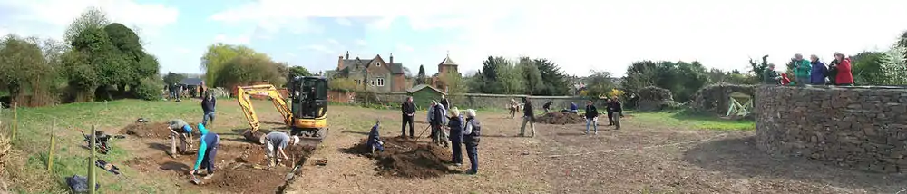 Time Team bei den Ausgrabungen von Groby Castle 2010