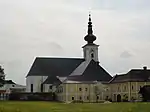 Kirche mit dem Pfarrhof