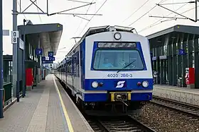 4020 286 mit Pflatsch im Bahnhof Tulln Stadt.