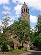 Kirche am Rockenhof mit ihrem hohen Turm