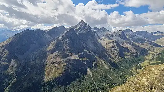 Blick vom Gipfel Richtung Süden zum Piz Ot (für Annotationen der einzelnen Berge aufs Bild klicken)