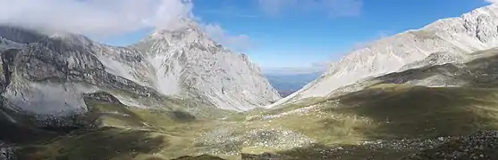 Pizzo d’Intersemoli mit dem Val Maone, rechts der westliche Kamm des Primo Scrimone.