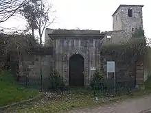 Ruine der Kirche St. Gangolf und Kleefeld-Gruft in Pobles