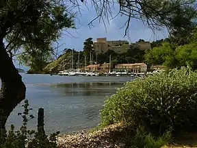 Der Hafen und die ehemalige Festung von Port-Cros