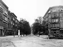 Blick von der Klappbrücke über die S-Kurven der Straßenbahn in die Potsdamer Straße