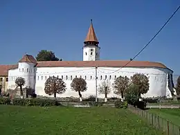 Wehrmauer und Kirchturm