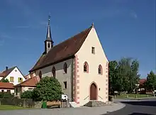 Die Nikolauskirche in Laub