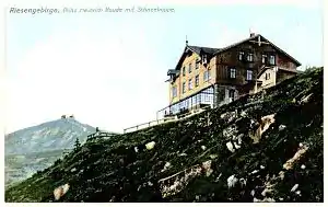 Postkarte der Baude von 1910, im Hintergrund die Schneekoppe