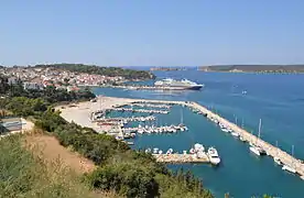 Pylos mit der Insel Sfaktiria (rechts)