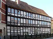 Durchgezogener Bauerntanz an mehreren Häusern (Quedlinburg)