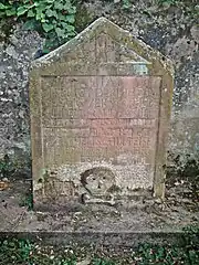 Grabstein Schultheiß Hildebrand Stüber (1640–1706), Friedhof, Südmauer