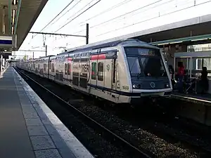 Altéo-Triebzug im Bahnhof Torcy