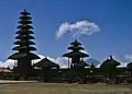 Pura Ulun Danu Batur, im Hintergrund der Gunung Agung