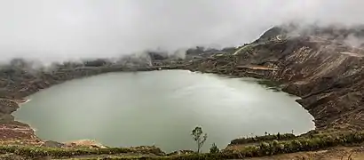 Saurer Restsee der Mamut Copper Mine in Sabah, Malaysia