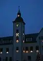 Das Rathaus von Freiberg in der Weihnachtszeit am Abend