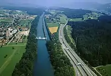 A14 bei Rathausen, rechts vom Reusskanal, Luftbild (1991)