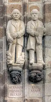 Statuen von Hermann Heinrich Becker und Karl Marx am Kölner Rathausturm (2010)