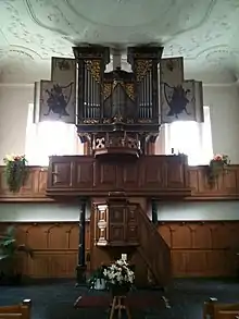 Kanzel und Orgel