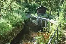 Regulierungseinrichtung für den Wasserzufluss durch den Dammgraben