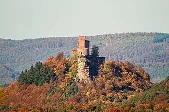 Blick nach Norden auf Reichsburg Trifels