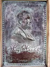 Porträtrelief Hugo Haschke