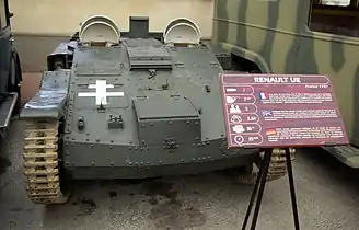 Lothringerkreuz auf einer Tankette vom Typ Renault UE Chenillette