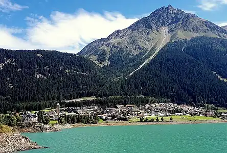 Blick auf Reschen mit Klopaierspitze