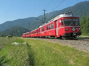 Be 4/4 515 der Rhätischen Bahn bei Rhäzüns